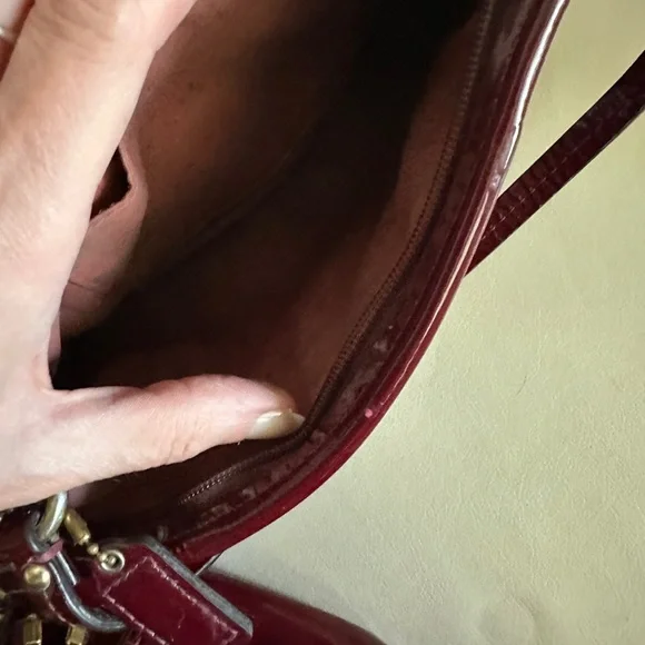 Coach Red Patent Leather Wristlet *LINING NEEDS TO BE REPLACED OR RESTORED* - Picture 7 of 12